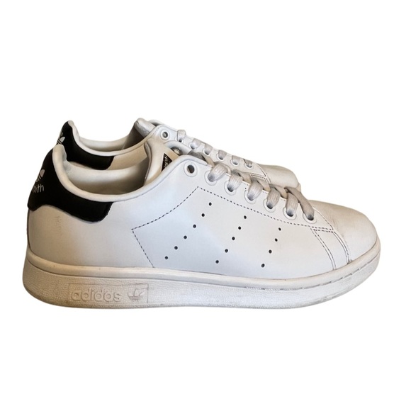 Adidas Stan Smith Sneakers. Fit like size 8 or 8.5 - Picture 2 of 7
